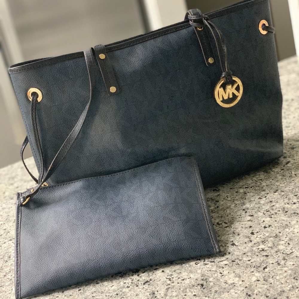 ⭐️SOLD⭐️Monogram tote